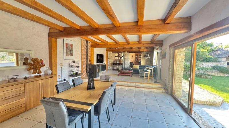 Propriété - 230 m² - 7 pièces