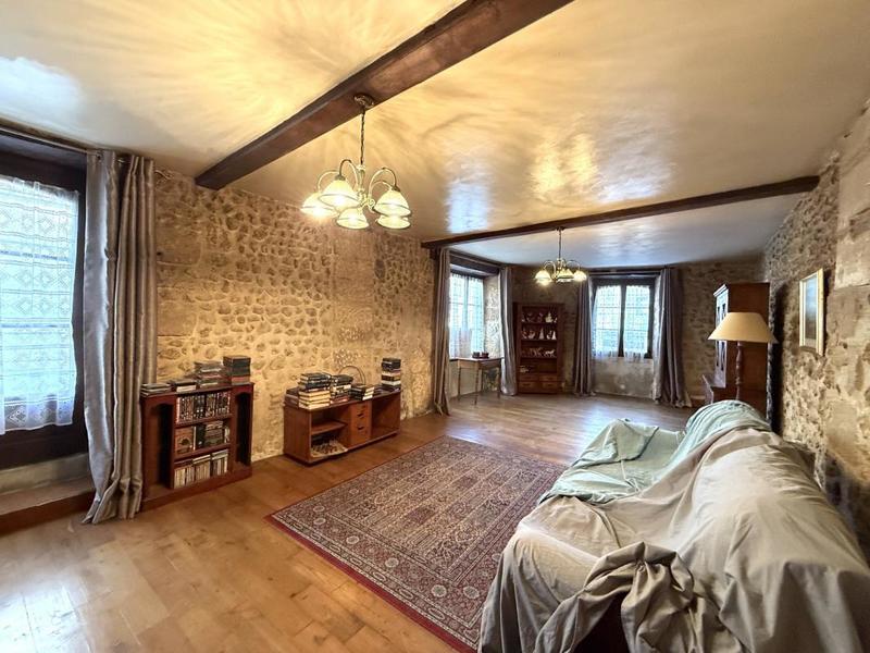 Maison - 217 m² - 6 pièces