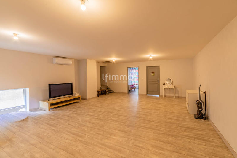 Maison de village - 275 m² - 8 pièces