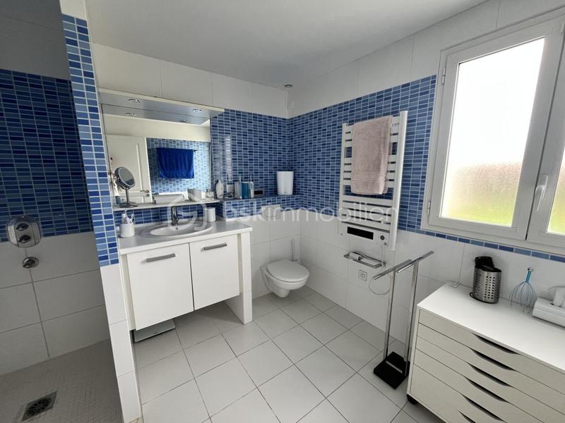 Maison - 202 m² - 5 pièces