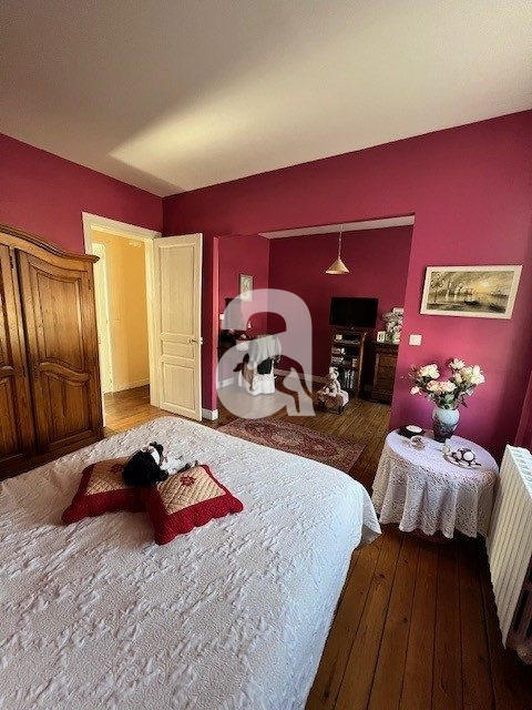 Maison - 180 m² - 8 pièces