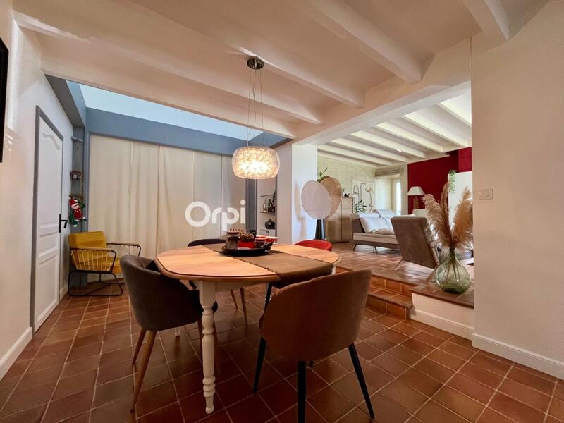 Maison - 285 m² - 9 pièces