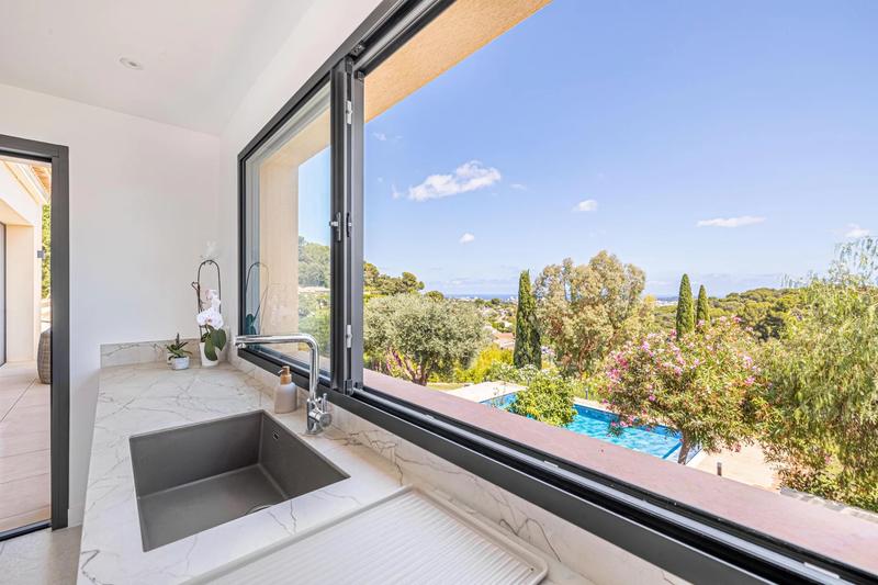 Maison - 375 m² - 10 pièces