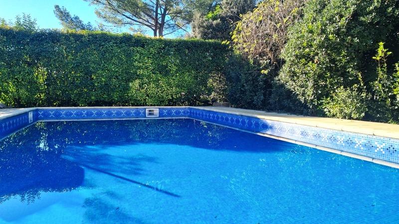 Maison - 307 m² - 18 pièces