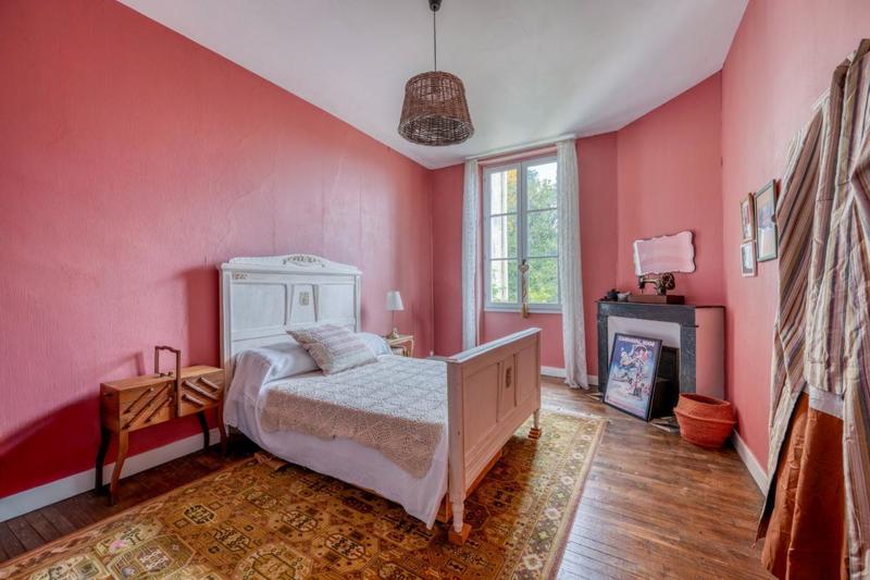 Propriété - 295 m² - 10 pièces