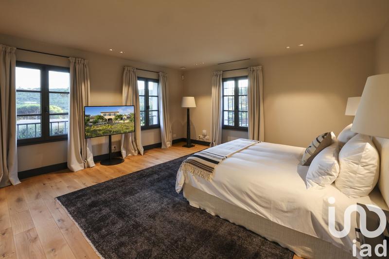 Maison - 425 m² - 8 pièces