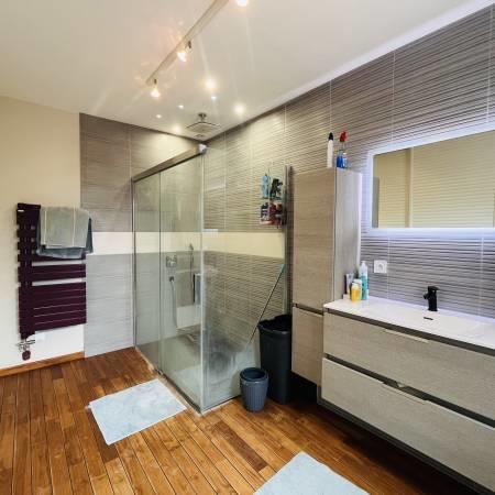 Maison - 182 m² - 8 pièces