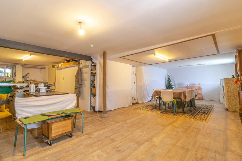 Propriété - 202 m² - 11 pièces