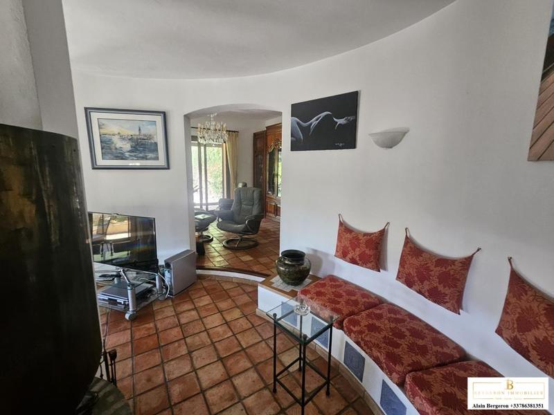 Villa - 197 m² - 8 pièces