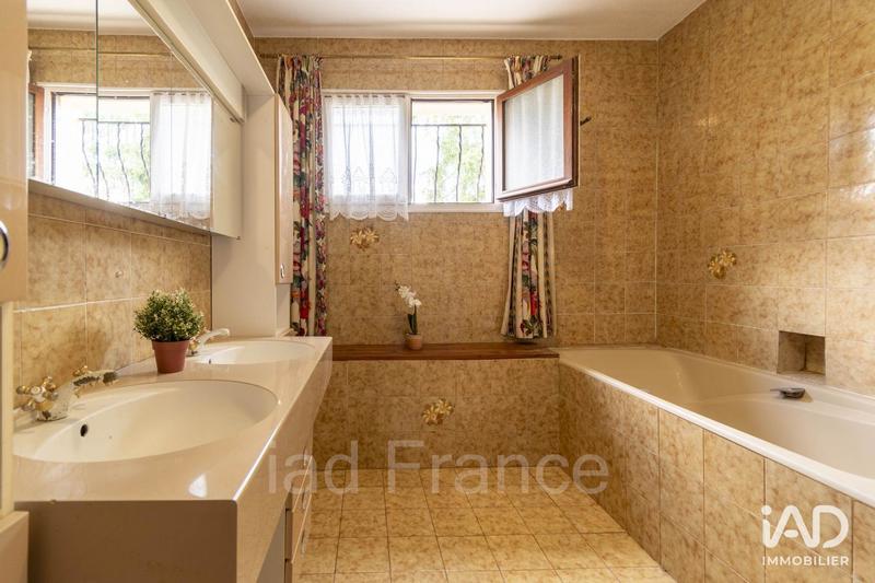 Maison - 198 m² - 6 pièces