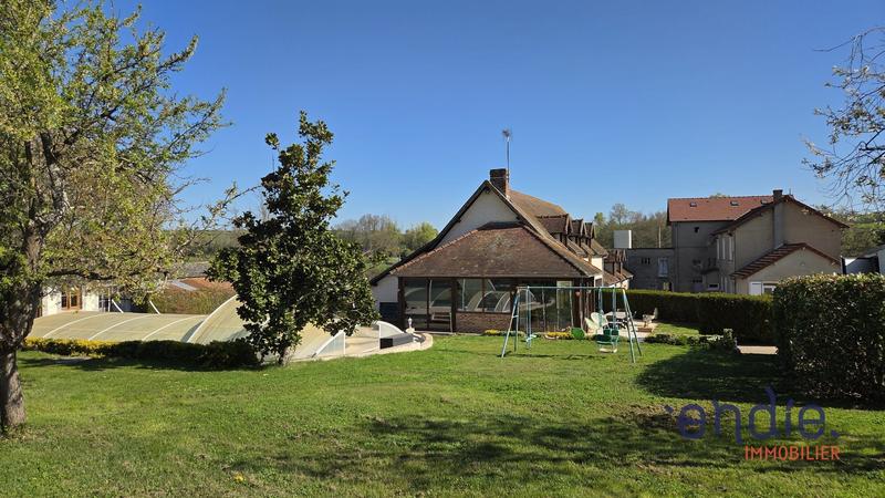 Maison - 295 m² - 16 pièces