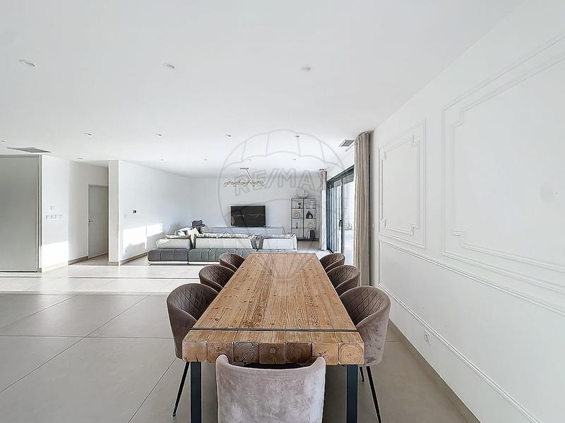 Maison - 228 m² - 5 pièces