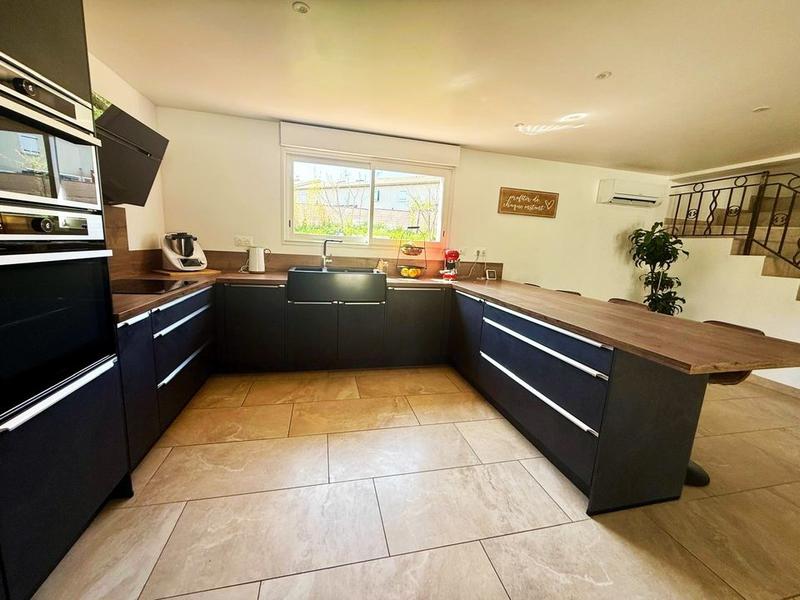 Villa - 194 m² - 9 pièces