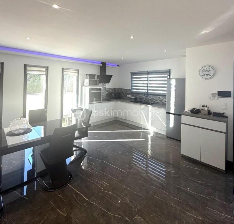 Maison - 150 m² - 7 pièces