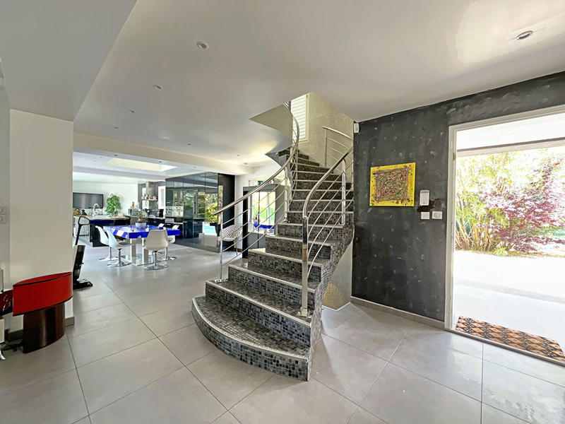 Maison - 279 m² - 7 pièces