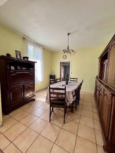 Maison - 104 m² - 9 pièces