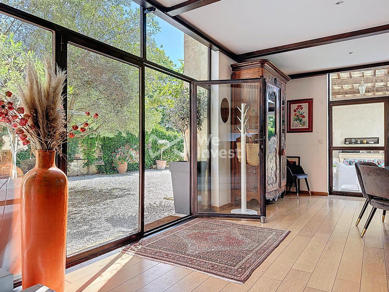 Maison - 220 m² - 8 pièces