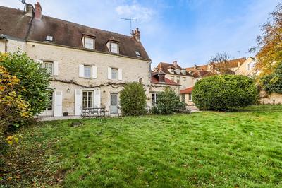 Maison - 220 m² - 7 pièces