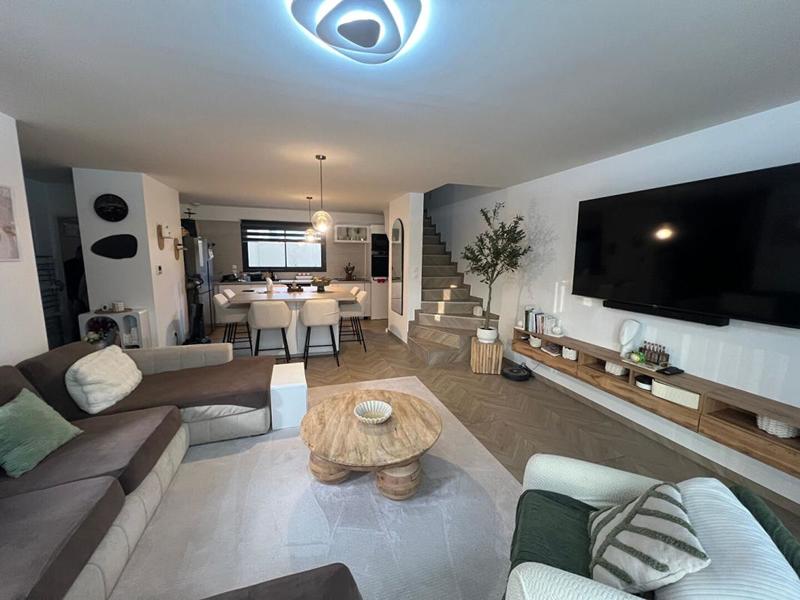 Maison - 96 m² - 4 pièces