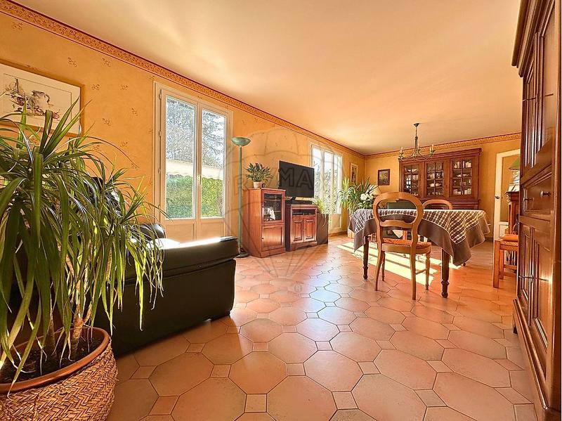 Demeure - 239 m² - 10 pièces