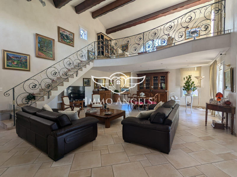 Villa - 244 m² - 6 pièces