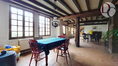 Maison - 220 m² - 6 pièces