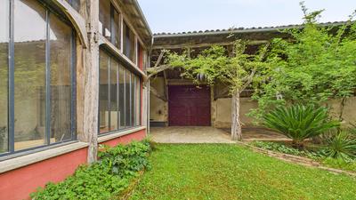 Maison - 530 m² - 18 pièces