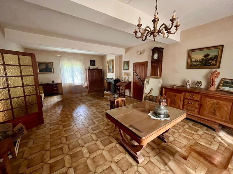 Maison - 392 m² - 12 pièces