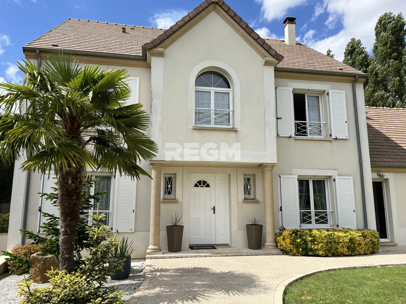 Maison - 215 m² - 8 pièces