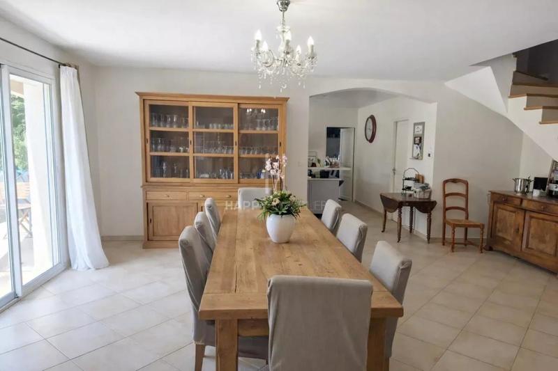 Maison - 250 m² - 7 pièces