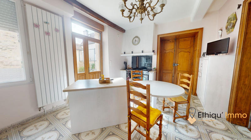 Maison - 287 m² - 8 pièces