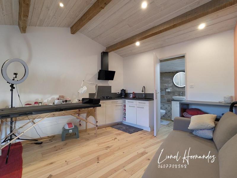 Maison - 238 m² - 9 pièces