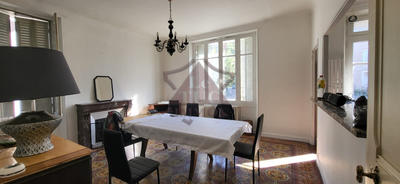 Maison - 196 m² - 8 pièces