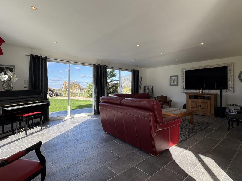 Maison - 200 m² - 7 pièces