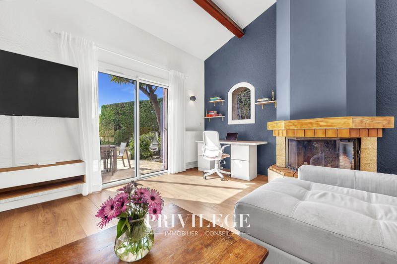 Maison - 223 m² - 9 pièces