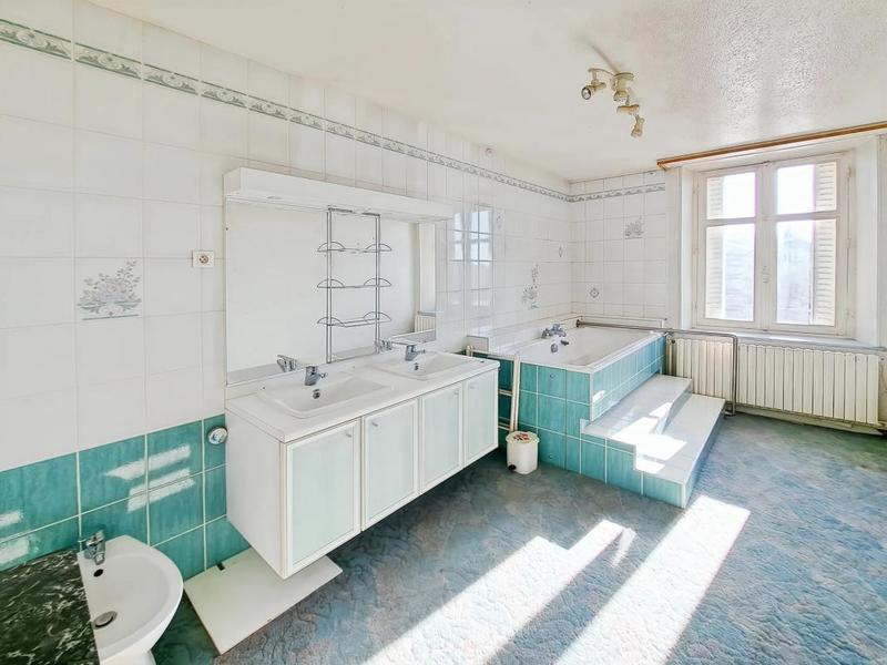 Maison - 200 m² - 8 pièces