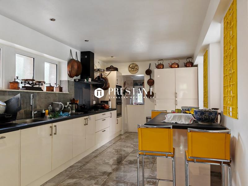 Demeure - 524 m² - 13 pièces