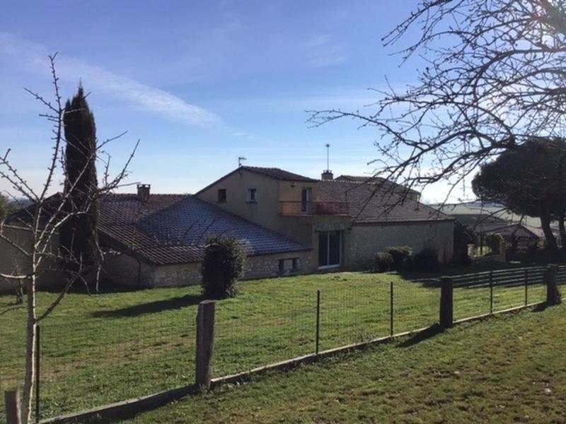 Maison - 305 m² - 12 pièces
