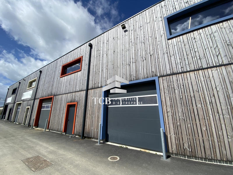 Local d'activités - 166 m²