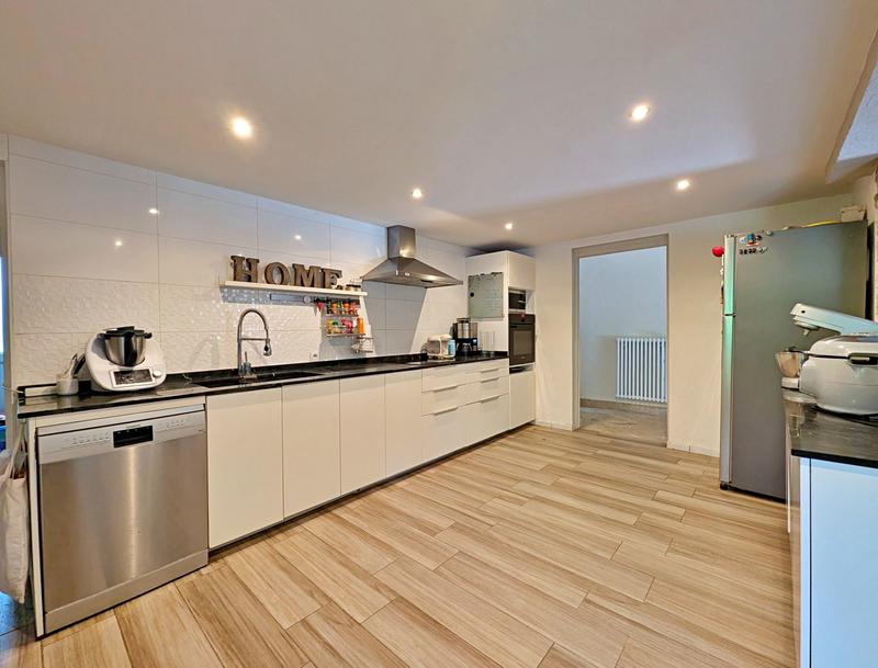 Villa - 338 m² - 10 pièces