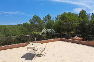 Maison - 220 m² - 7 pièces