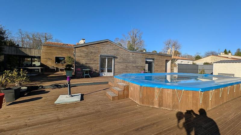 Maison - 290 m² - 9 pièces