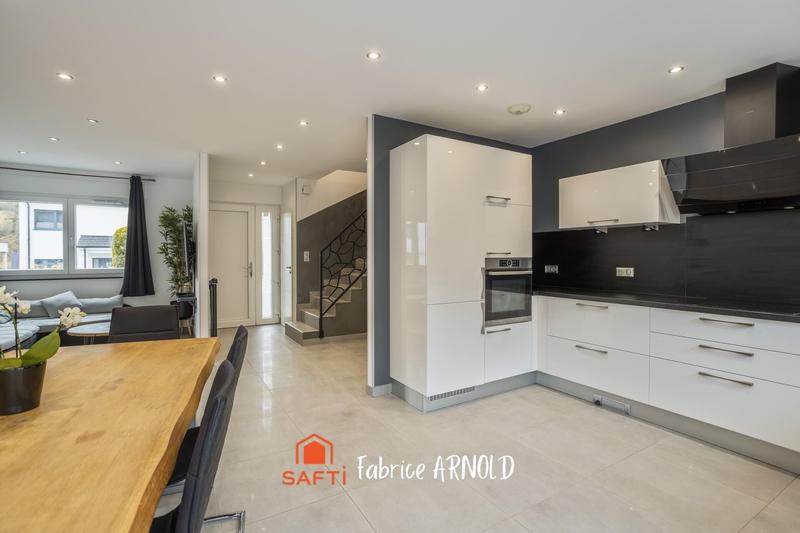 Maison - 111 m² - 5 pièces