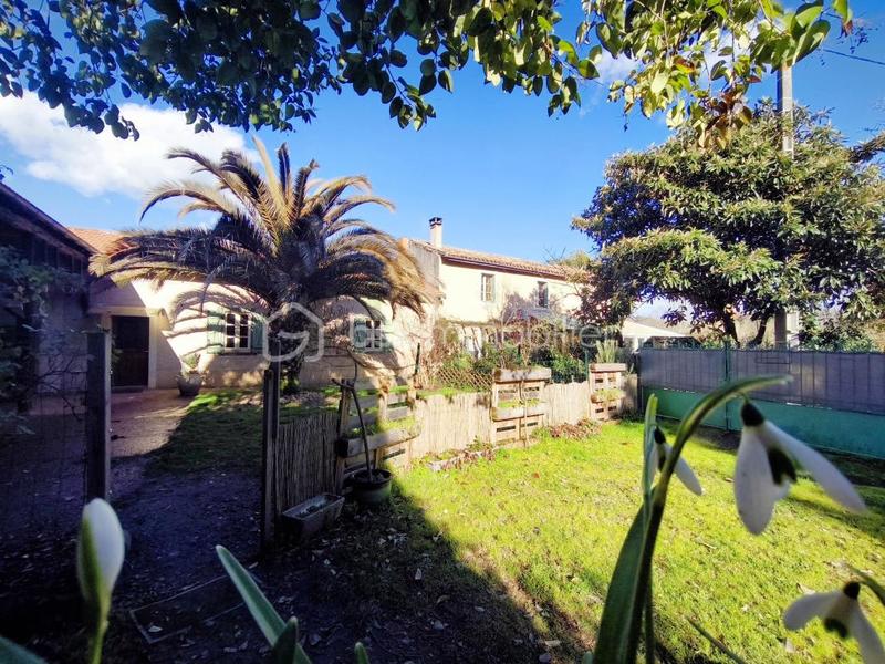 Propriété - 225 m² - 9 pièces