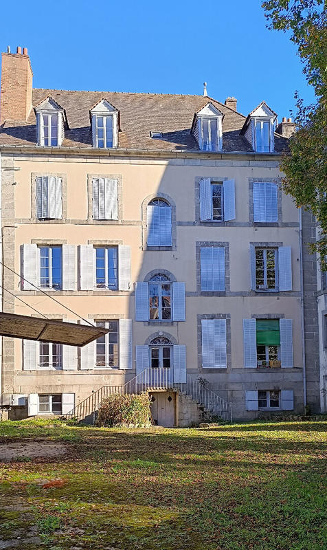 Maison - 611 m² - 25 pièces