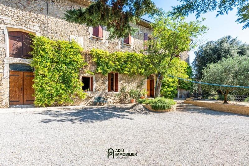 Mas - 400 m² - 15 pièces