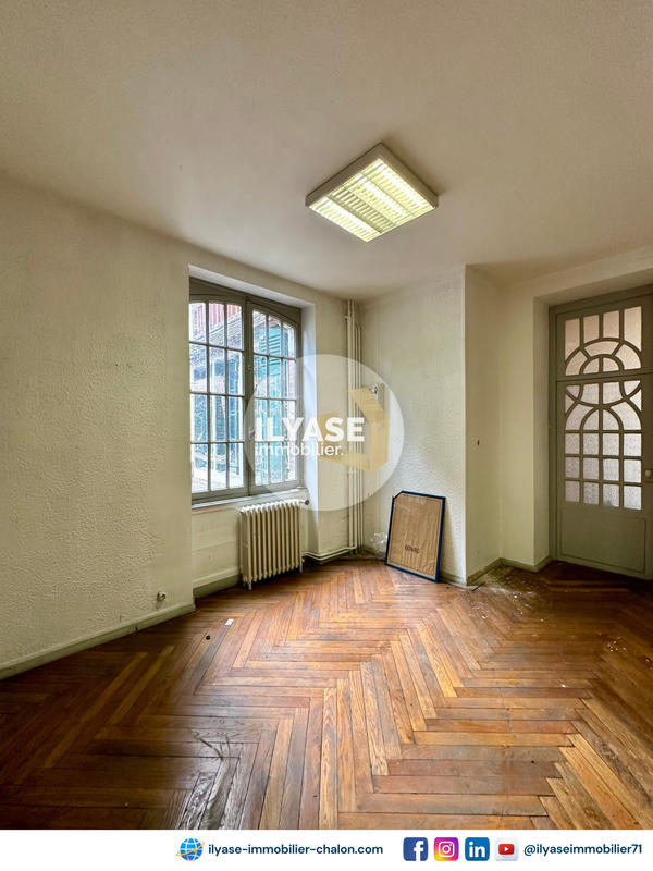 Propriété - 1 200 m² - 32 pièces