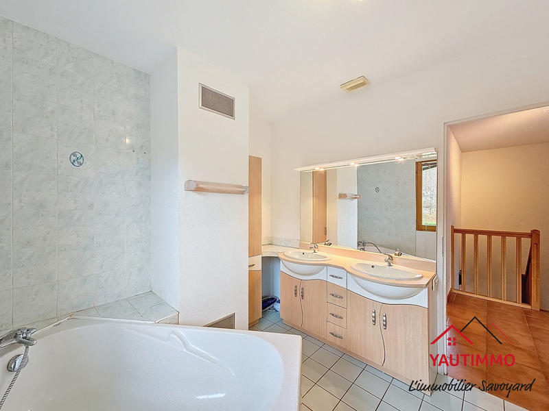 Maison - 121 m² - 5 pièces