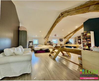 Maison - 220 m² - 5 pièces