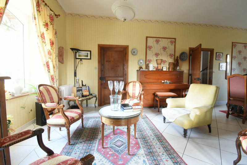 Maison - 220 m² - 10 pièces